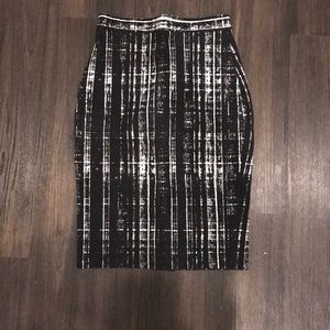 Banana Republic Black and white pencil skirt